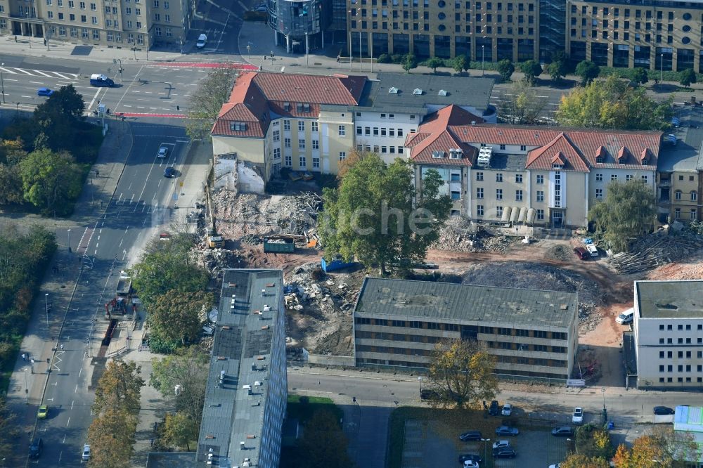 Luftaufnahme Magdeburg - Abrißfläche der Bürohaus- Gebäude an der Julius-Bremer-Straße Ecke Max-Otten-Straße im Ortsteil Altstadt in Magdeburg im Bundesland Sachsen-Anhalt, Deutschland