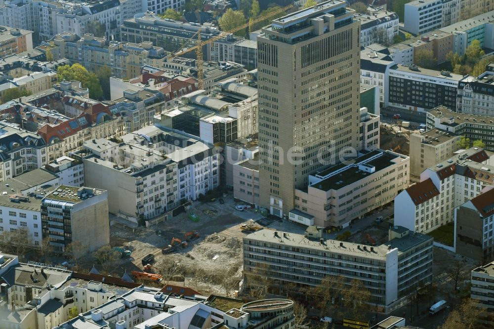 Berlin von oben - Abrißfläche der Bürohaus- Gebäude am Kurfürstendamm Karree im Ortsteil Charlottenburg in Berlin, Deutschland