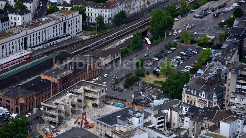 Bonn von oben - Abrißfläche der Bürohaus- Gebäude Maximiliancenter an der Poststraße in Bonn im Bundesland Nordrhein-Westfalen, Deutschland