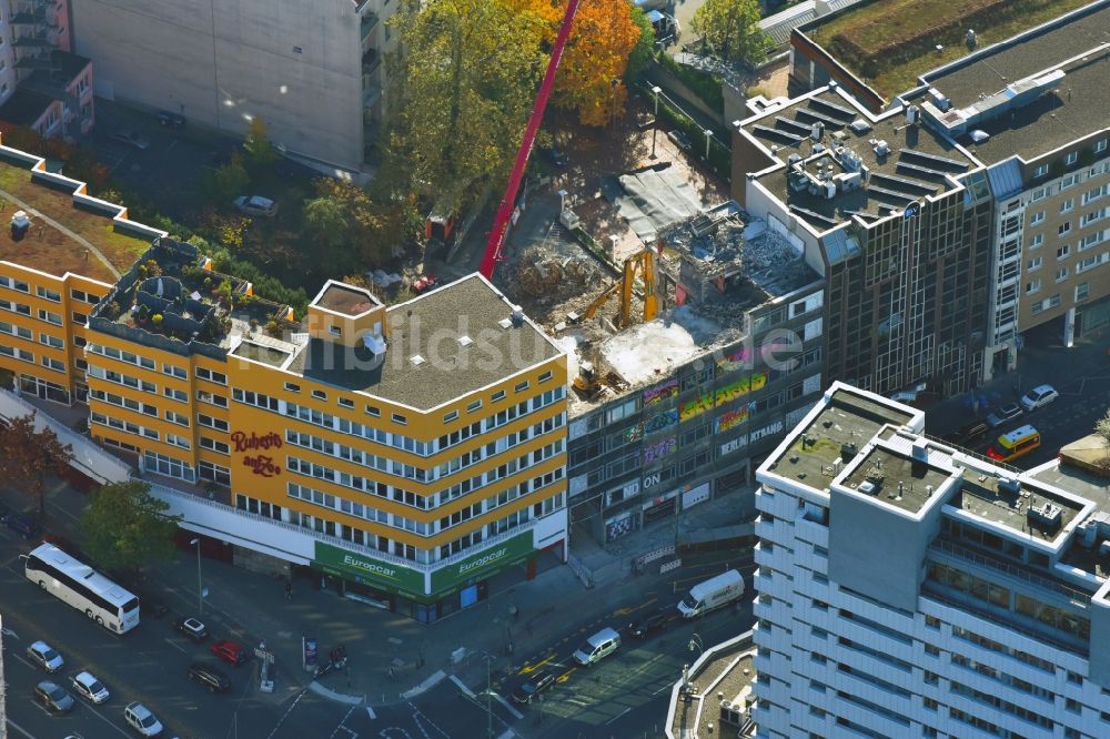 Berlin von oben - Abrißfläche der Bürohaus- Gebäude Nürnberger Straße im Ortsteil Charlottenburg in Berlin, Deutschland