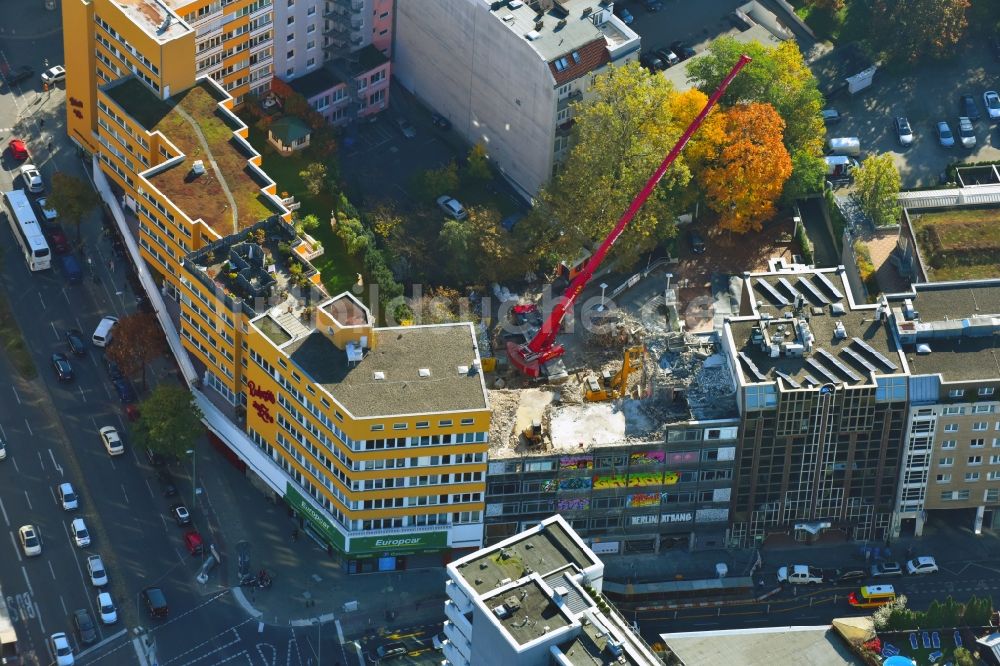 Berlin aus der Vogelperspektive: Abrißfläche der Bürohaus- Gebäude Nürnberger Straße im Ortsteil Charlottenburg in Berlin, Deutschland