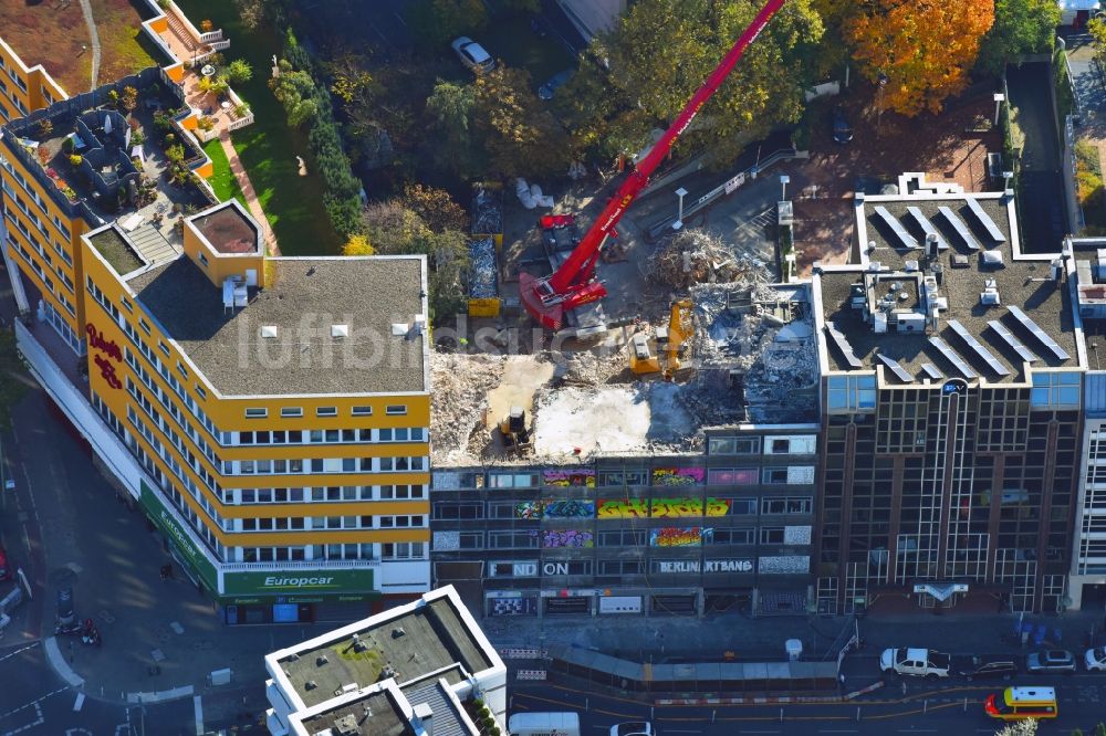 Luftbild Berlin - Abrißfläche der Bürohaus- Gebäude Nürnberger Straße im Ortsteil Charlottenburg in Berlin, Deutschland