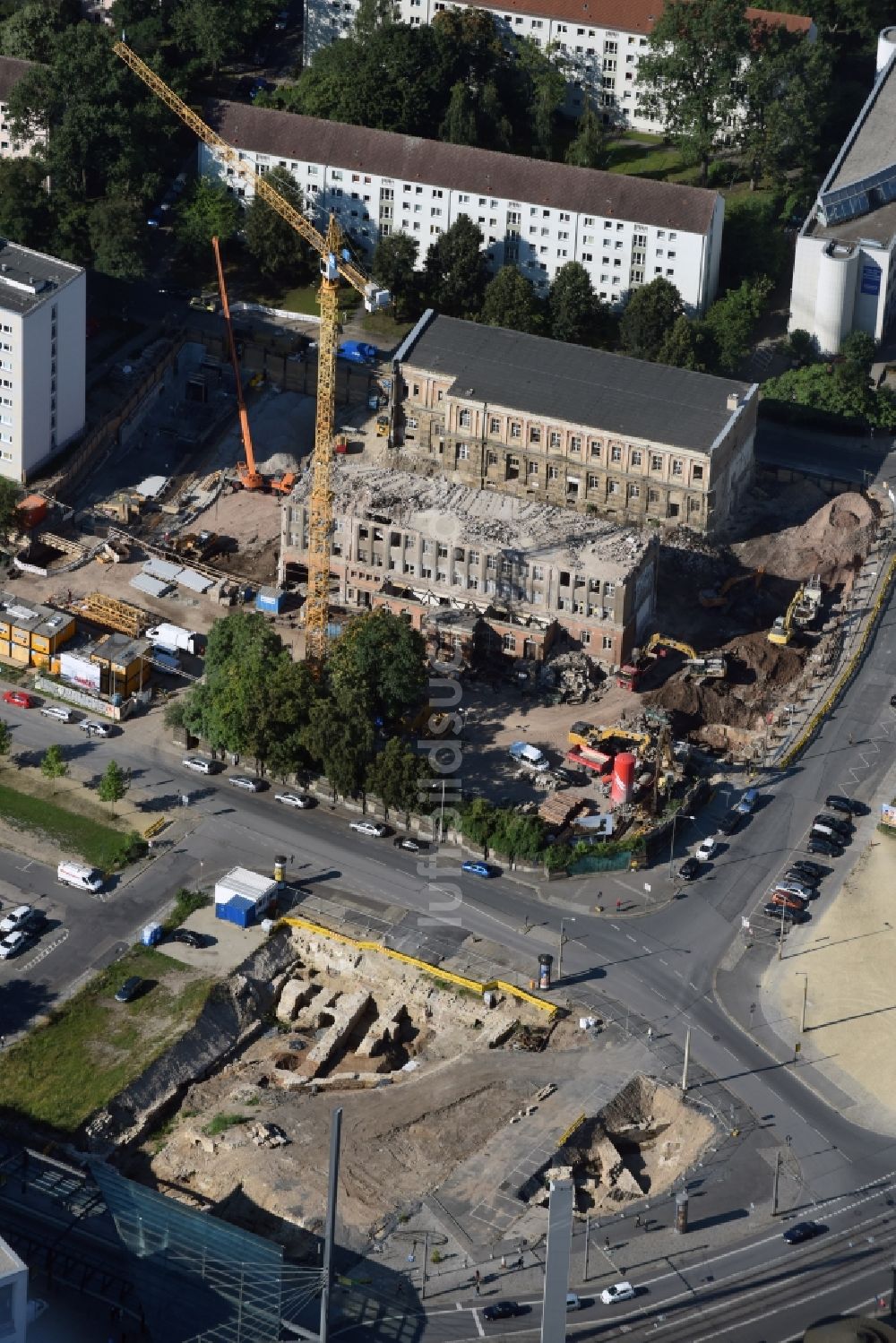 Dresden aus der Vogelperspektive: Abrißfläche der Bürohaus- Gebäude am Postplatz - Annenstraße - Marienstraße durch die GD Dreßler Bau GmbH in Dresden im Bundesland Sachsen