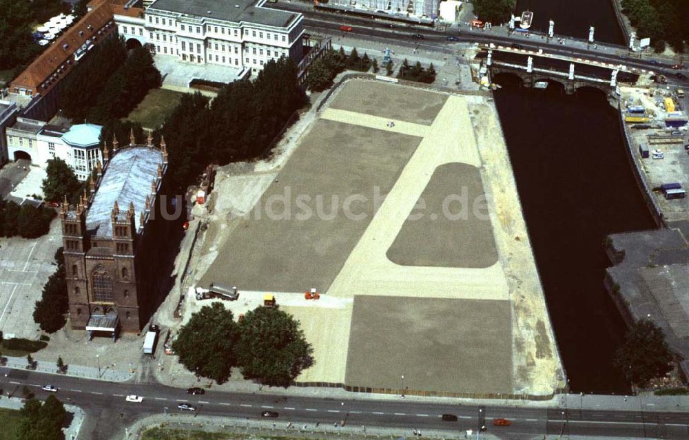 Berlin von oben - Abrißfläche des ehem. DDR- Außenministeriums