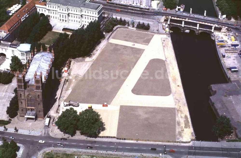 Luftaufnahme Berlin - Abrißfläche des ehem. DDR-Außenministeriums