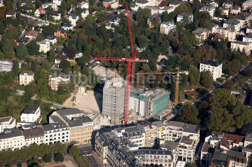 Wiesbaden von oben - Abrißfläche der ehemaligen Bürohaus- Gebäude der R&V Versicherungs AG in Wiesbaden im Bundesland Hessen