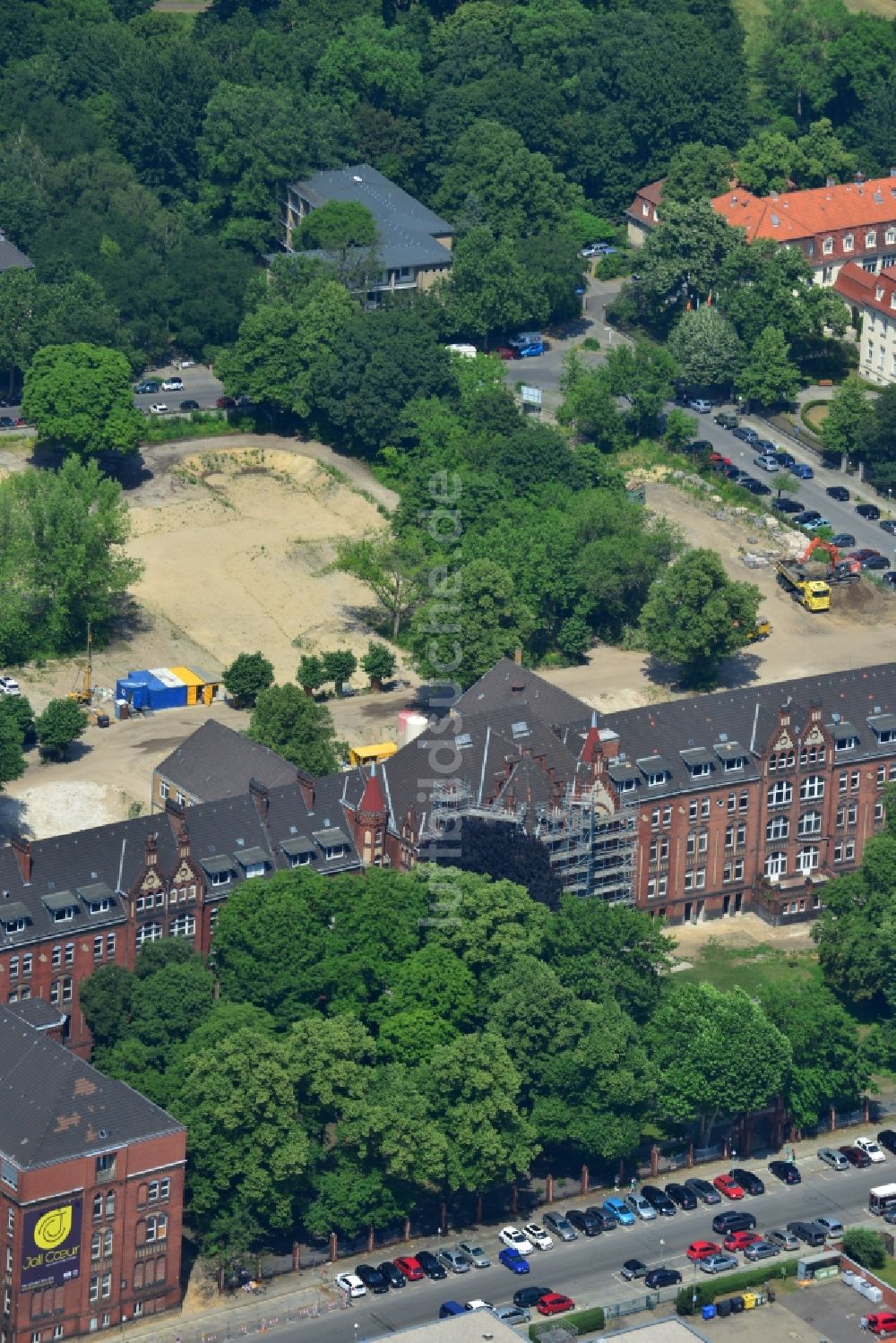 Luftbild Berlin - Abrißfläche der ehemaligen DRK - Frauenklinik an der Pulsstraße in Berlin - Charlottenburg