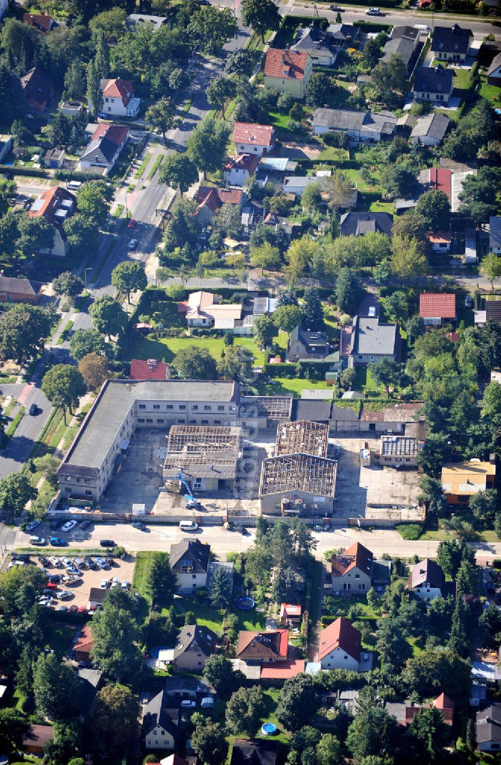 Luftbild Berlin Mahlsdorf - Abrissfläche eines ehemaligen Gewerbehauses am Hultschiner Damm Ecke Rastatter Straße in Berlin-Mahlsdorf