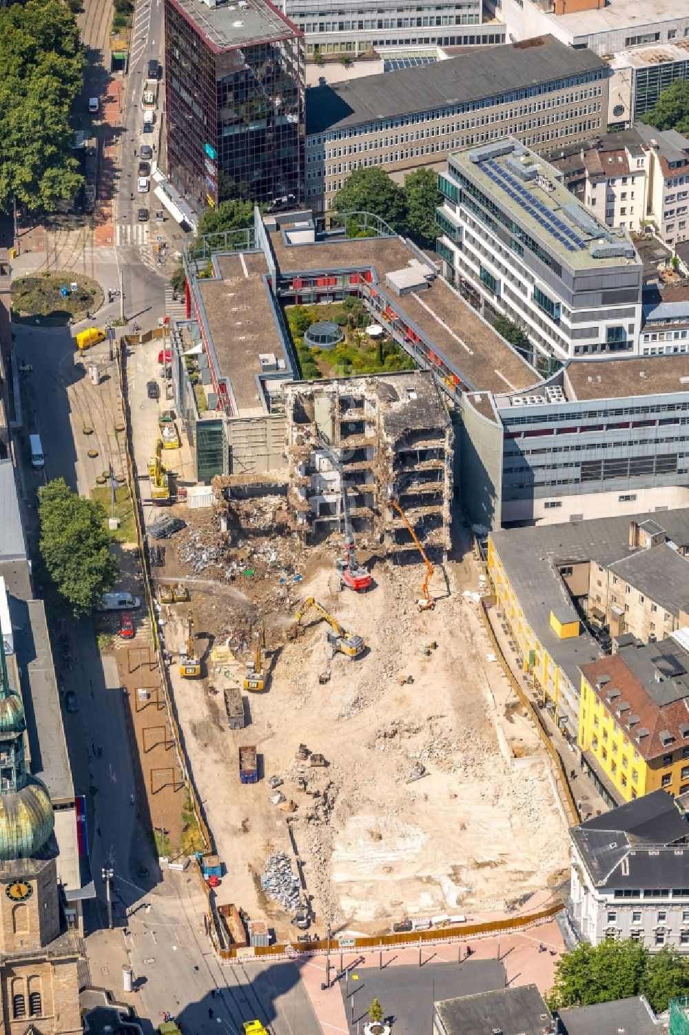 Dortmund von oben - Abrissfläche des ehemaligen Kaufhaus- Gebäudes an der Kampstraße in Dortmund im Bundesland Nordrhein-Westfalen, Deutschland