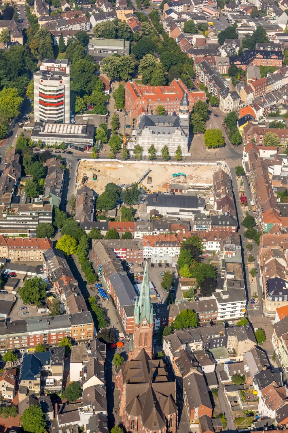 Luftaufnahme Gladbeck - Abrissfläche des ehemaligen Kaufhaus- Gebäudes der Karstadt - Kette an der Friedrich-Ebert-Straße in Gladbeck im Bundesland Nordrhein-Westfalen, Deutschland