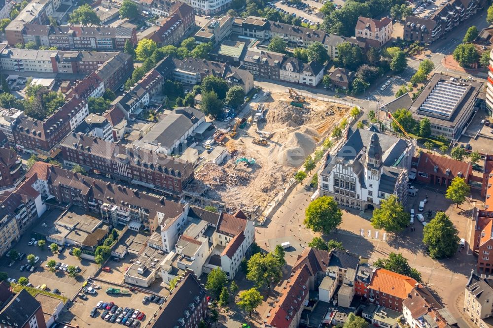 Gladbeck aus der Vogelperspektive: Abrissfläche des ehemaligen Kaufhaus- Gebäudes der Karstadt - Kette an der Friedrich-Ebert-Straße in Gladbeck im Bundesland Nordrhein-Westfalen, Deutschland