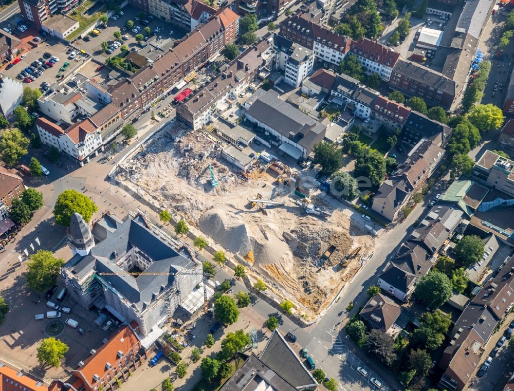 Gladbeck aus der Vogelperspektive: Abrissfläche des ehemaligen Kaufhaus- Gebäudes der Karstadt - Kette an der Friedrich-Ebert-Straße in Gladbeck im Bundesland Nordrhein-Westfalen, Deutschland