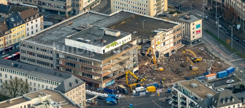 Mülheim an der Ruhr aus der Vogelperspektive: Abrißfläche vom ehemaligen Kaufhof Parkhaus im Ortsteil Ruhr Metropolitan Area in Mülheim an der Ruhr im Bundesland Nordrhein-Westfalen