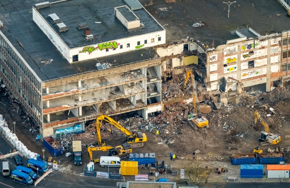 Luftaufnahme Mülheim an der Ruhr - Abrißfläche vom ehemaligen Kaufhof Parkhaus im Ortsteil Ruhr Metropolitan Area in Mülheim an der Ruhr im Bundesland Nordrhein-Westfalen