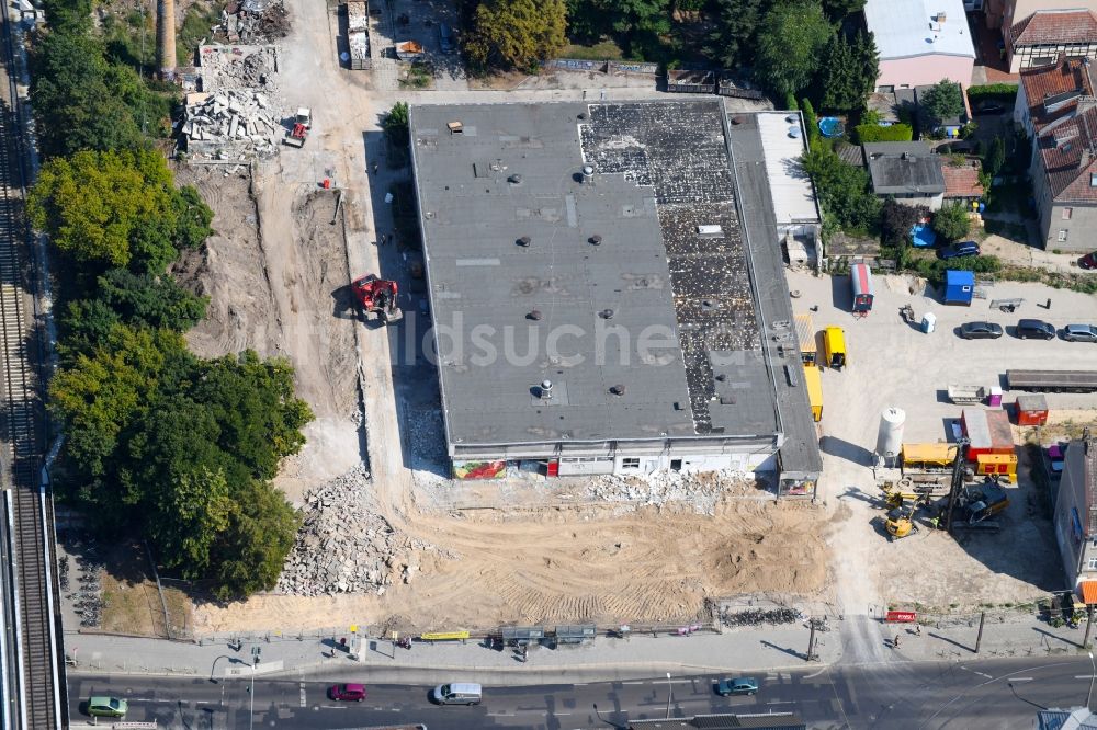 Berlin aus der Vogelperspektive: Abrissfläche des ehemaligen REWE -Kaufhallen- Gebäudes an der Hönower Straße im Ortsteil Mahlsdorf in Berlin, Deutschland