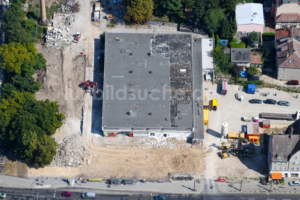 Luftbild Berlin - Abrissfläche des ehemaligen REWE -Kaufhallen- Gebäudes an der Hönower Straße im Ortsteil Mahlsdorf in Berlin, Deutschland