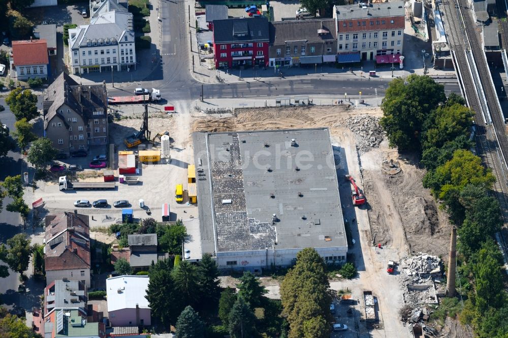 Berlin von oben - Abrissfläche des ehemaligen REWE -Kaufhallen- Gebäudes an der Hönower Straße im Ortsteil Mahlsdorf in Berlin, Deutschland