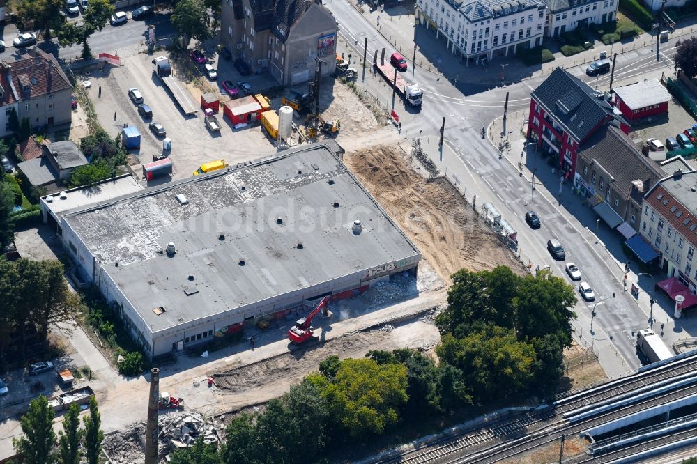 Luftbild Berlin - Abrissfläche des ehemaligen REWE -Kaufhallen- Gebäudes an der Hönower Straße im Ortsteil Mahlsdorf in Berlin, Deutschland