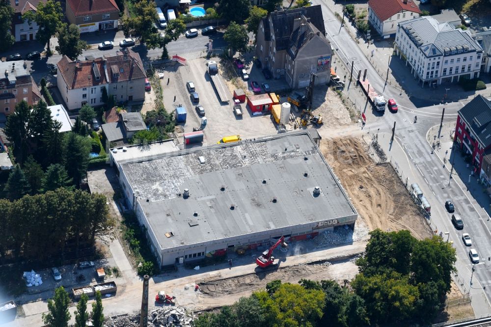 Berlin von oben - Abrissfläche des ehemaligen REWE -Kaufhallen- Gebäudes an der Hönower Straße im Ortsteil Mahlsdorf in Berlin, Deutschland