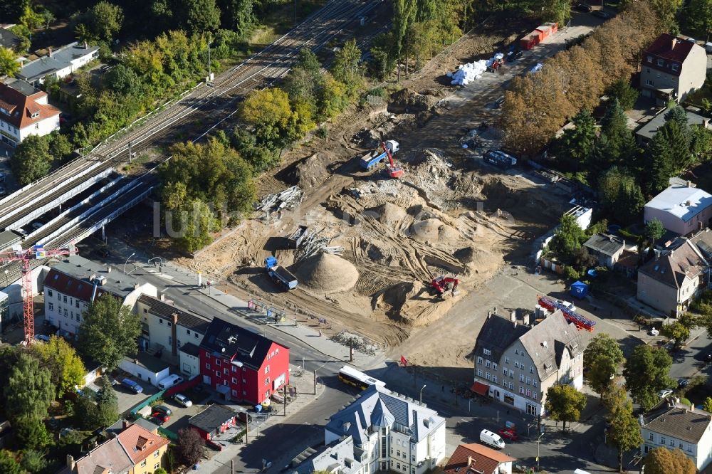 Berlin aus der Vogelperspektive: Abrissfläche des ehemaligen REWE -Kaufhallen- Gebäudes an der Hönower Straße im Ortsteil Mahlsdorf in Berlin, Deutschland