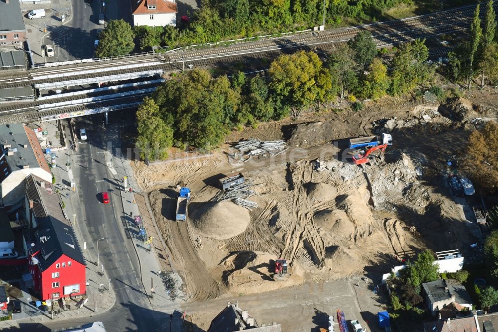 Luftaufnahme Berlin - Abrissfläche des ehemaligen REWE -Kaufhallen- Gebäudes an der Hönower Straße im Ortsteil Mahlsdorf in Berlin, Deutschland