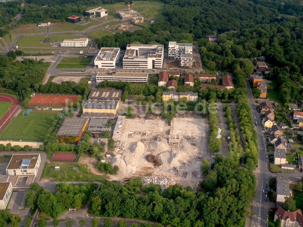 Bochum aus der Vogelperspektive: Abrißfläche des ehemaligen Schul- Gebäude Erich-Kästner-Schule in Bochum im Bundesland Nordrhein-Westfalen