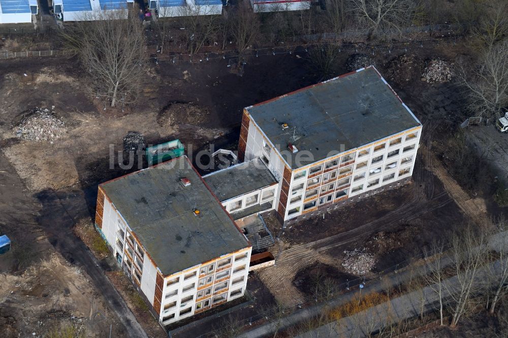 Berlin von oben - Abrißfläche des ehemaligen Schul- Gebäude Leonardo da Vinci Oberschule in Hellersdorf in Berlin, Deutschland