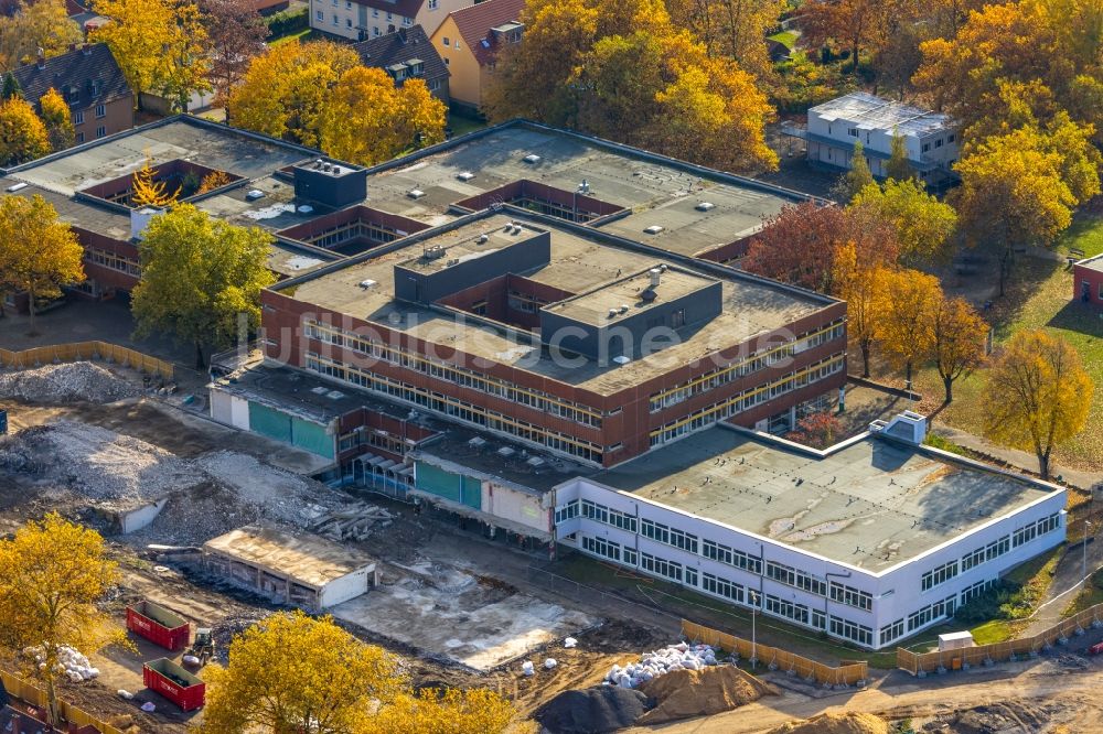 Bochum aus der Vogelperspektive: Abrißfläche des ehemaligen Schul- Gebäude des Schulzentrum Gerthe an der Heinrichstraße in Bochum im Bundesland Nordrhein-Westfalen, Deutschland