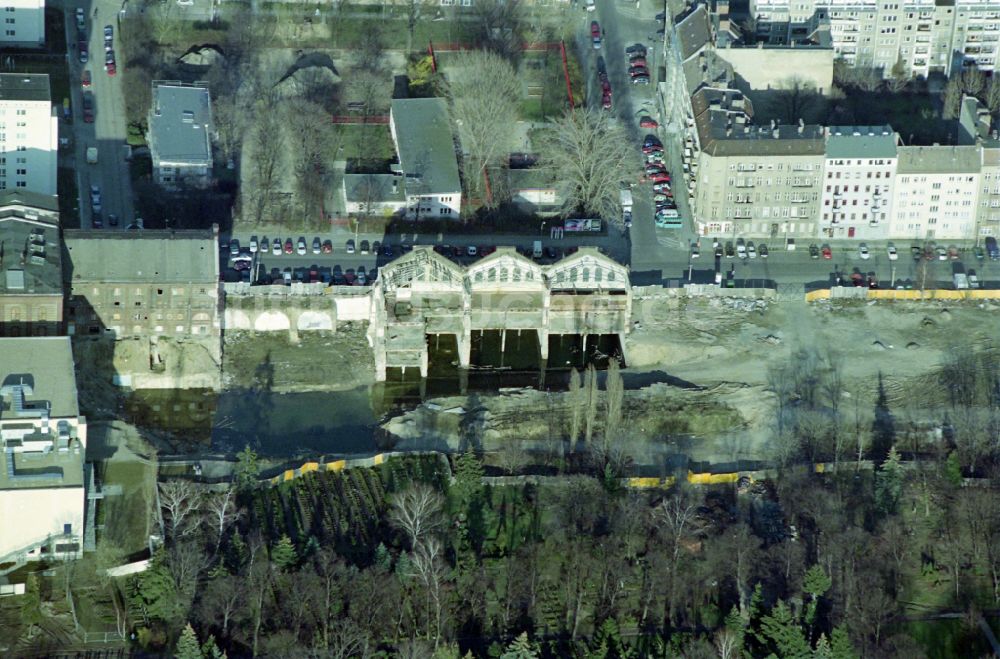 Luftaufnahme Berlin - Abrißfläche des Gebäudes Aktienbrauerei Friedrichshöhe in Berlin, Deutschland