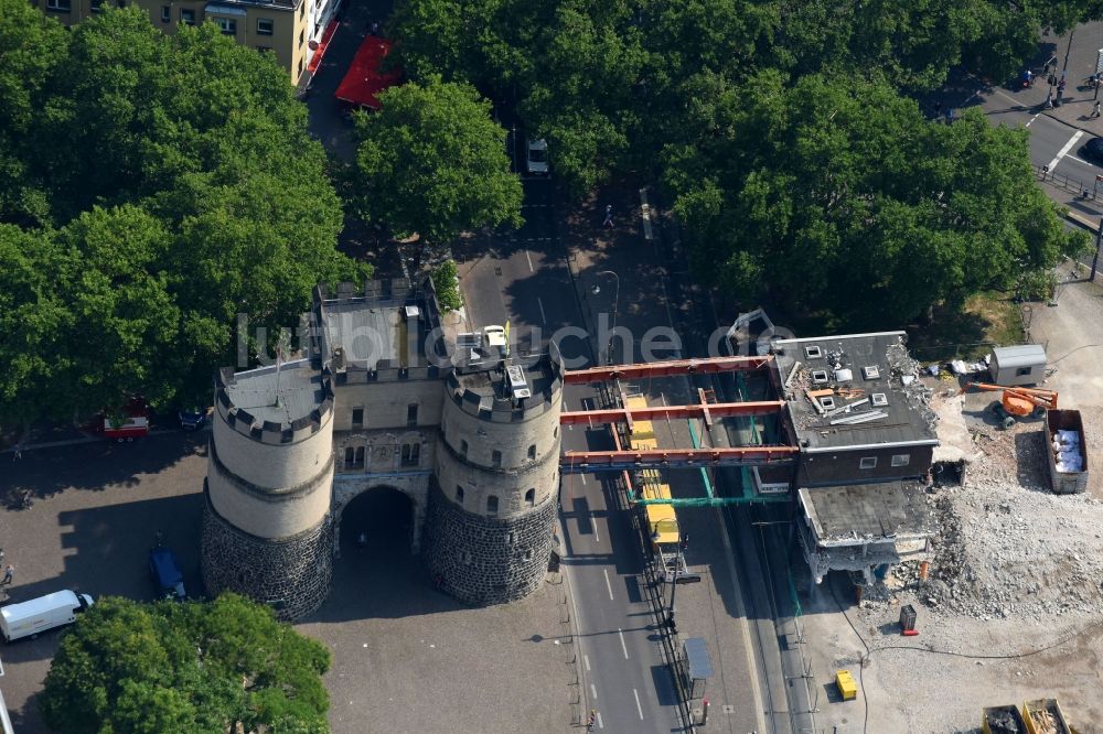 Köln aus der Vogelperspektive: Abrißfläche des Gebäudes Brücke an der Hahnentorburg am Rudolfplatz im Ortsteil Innenstadt in Köln im Bundesland Nordrhein-Westfalen - NRW, Deutschland