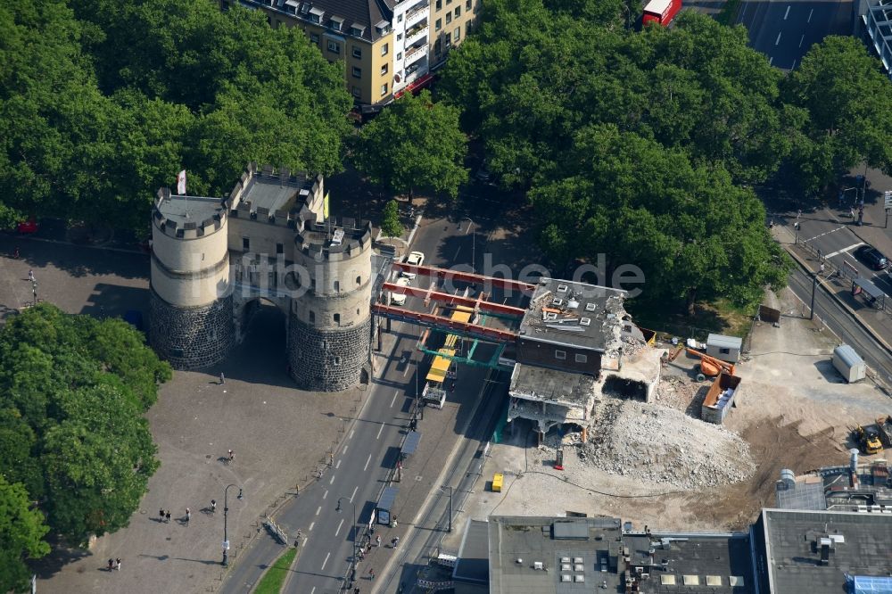 Luftbild Köln - Abrißfläche des Gebäudes Brücke an der Hahnentorburg am Rudolfplatz im Ortsteil Innenstadt in Köln im Bundesland Nordrhein-Westfalen - NRW, Deutschland