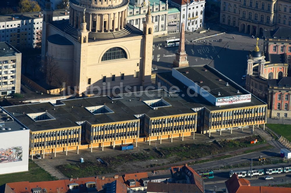 Luftaufnahme Potsdam - Abrißfläche des Gebäudes Fachhochschule Potsdam am Alter Markt Ecke Friedrich-Ebert-Straße im Ortsteil Innenstadt in Potsdam im Bundesland Brandenburg, Deutschland