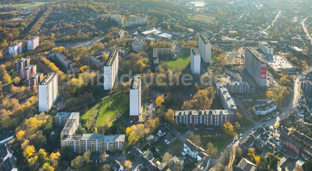 Duisburg von oben - Abrißfläche des Gebäudes Hochhaus Weißer Riese an der Friedrich-Ebert-Straße im Ortsteil Homberg-Hochheide in Duisburg im Bundesland Nordrhein-Westfalen, Deutschland