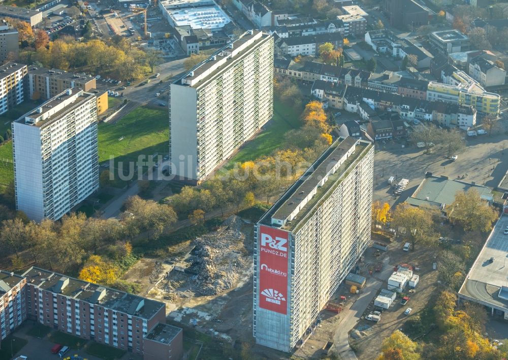 Duisburg aus der Vogelperspektive: Abrißfläche des Gebäudes Hochhaus Weißer Riese an der Friedrich-Ebert-Straße im Ortsteil Homberg-Hochheide in Duisburg im Bundesland Nordrhein-Westfalen, Deutschland