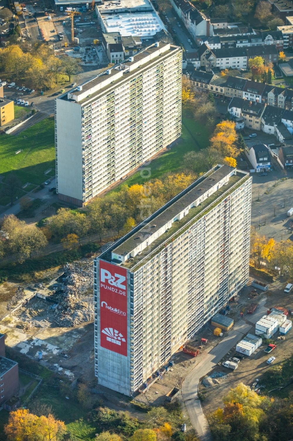 Luftbild Duisburg - Abrißfläche des Gebäudes Hochhaus Weißer Riese an der Friedrich-Ebert-Straße im Ortsteil Homberg-Hochheide in Duisburg im Bundesland Nordrhein-Westfalen, Deutschland