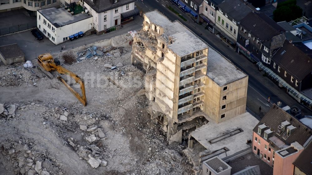 Waldbröl von oben - Abrißfläche des Gebäudes Merkur-Haus in Waldbröl im Bundesland Nordrhein-Westfalen, Deutschland