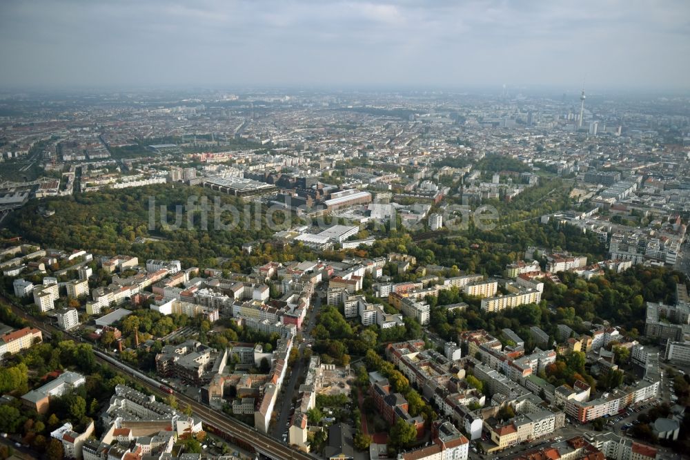 Luftbild Berlin - Abrißfläche des Gebäudes des Stadtbades - Hallenbades Wedding in der Gerichtstraße in Berlin