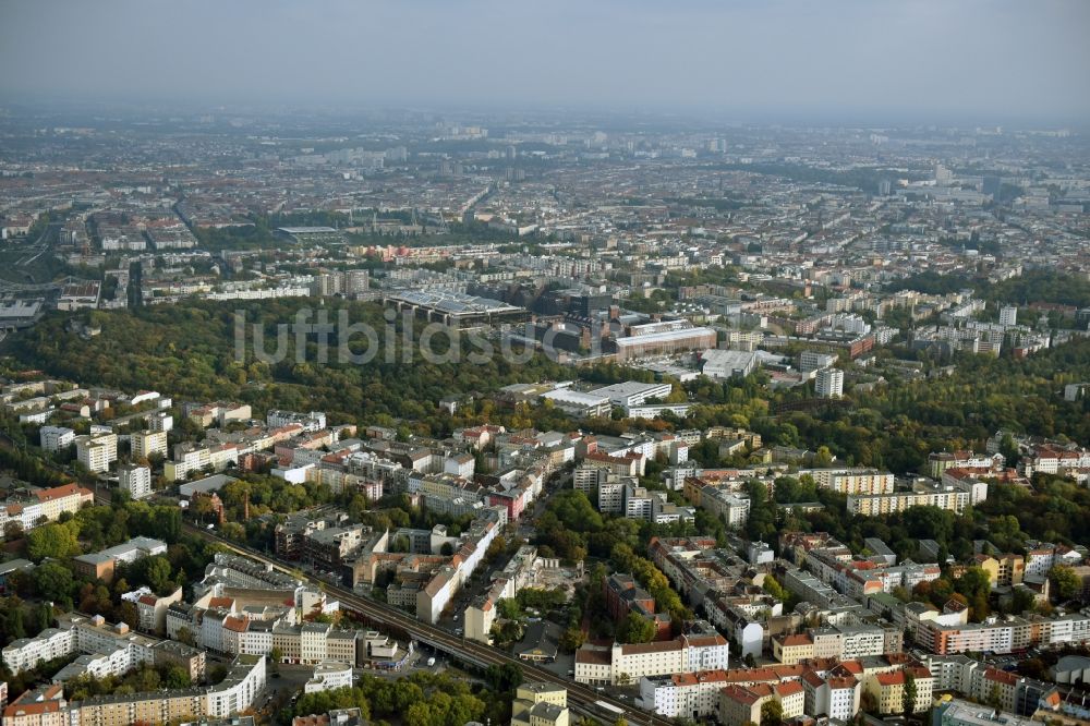 Berlin von oben - Abrißfläche des Gebäudes des Stadtbades - Hallenbades Wedding in der Gerichtstraße in Berlin