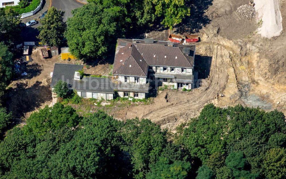 Duisburg von oben - Abrißfläche der Henle-Villa am Kaiserberg in Duisburg im Bundesland Nordrhein-Westfalen