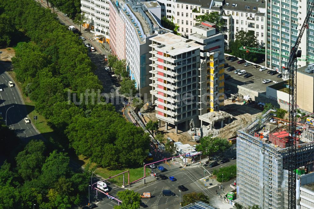 Berlin aus der Vogelperspektive: Abrißfläche des Hochhaus - Gebäudes in Berlin, Deutschland