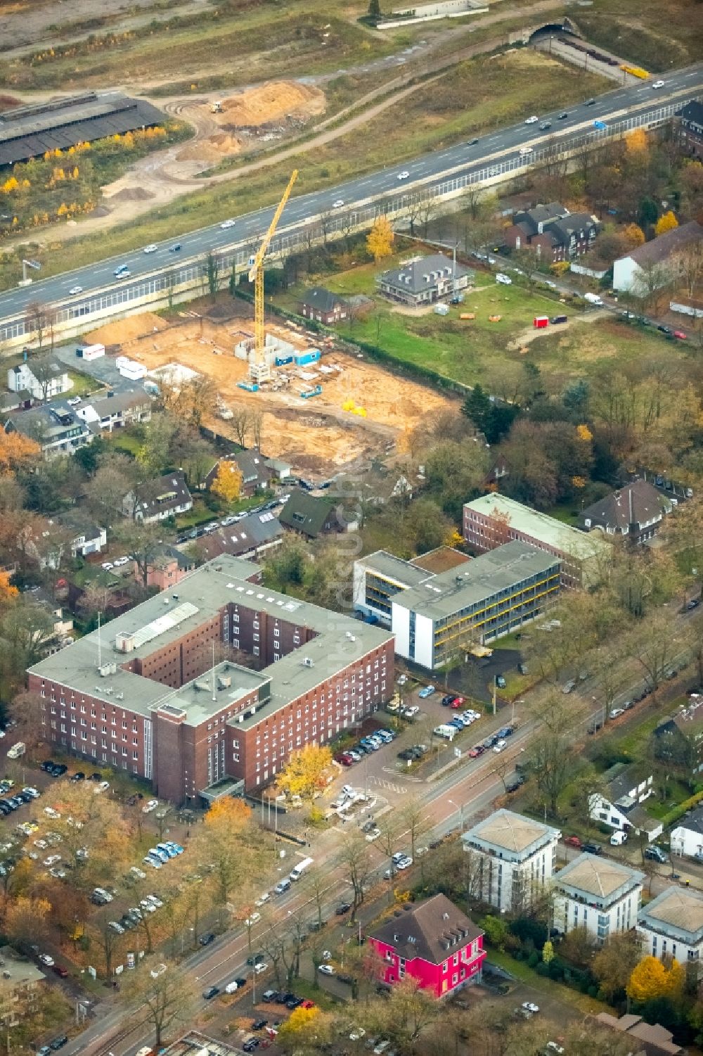 Duisburg aus der Vogelperspektive: Abrißfläche des leer stehenden Seniorenheims der Welker-Stiftung im Ortsteil Dellviertel in Duisburg im Bundesland Nordrhein-Westfalen