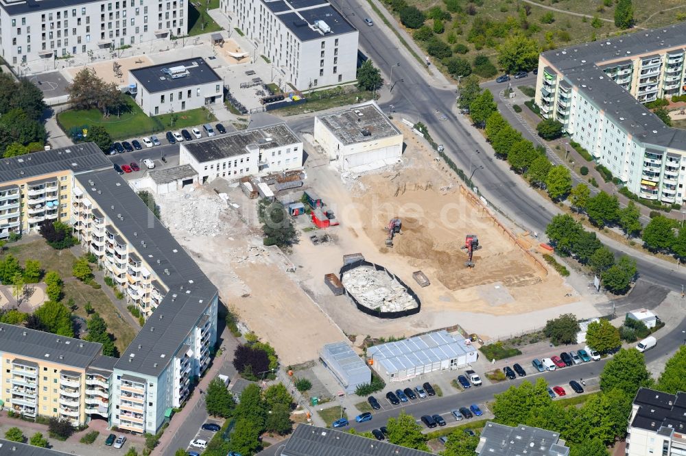 Luftbild Berlin - Abrißfläche des Nahversorgungszentrum KiezPoint im Ortsteil Hellersdorf in Berlin, Deutschland