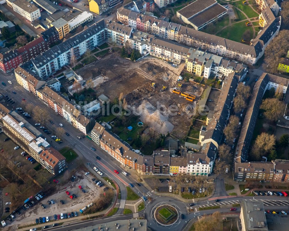 Duisburg aus der Vogelperspektive: Abrißfläche und Neubaugelände Duisserner Höfe am Duisserner Platz in Duisburg im Bundesland Nordrhein-Westfalen