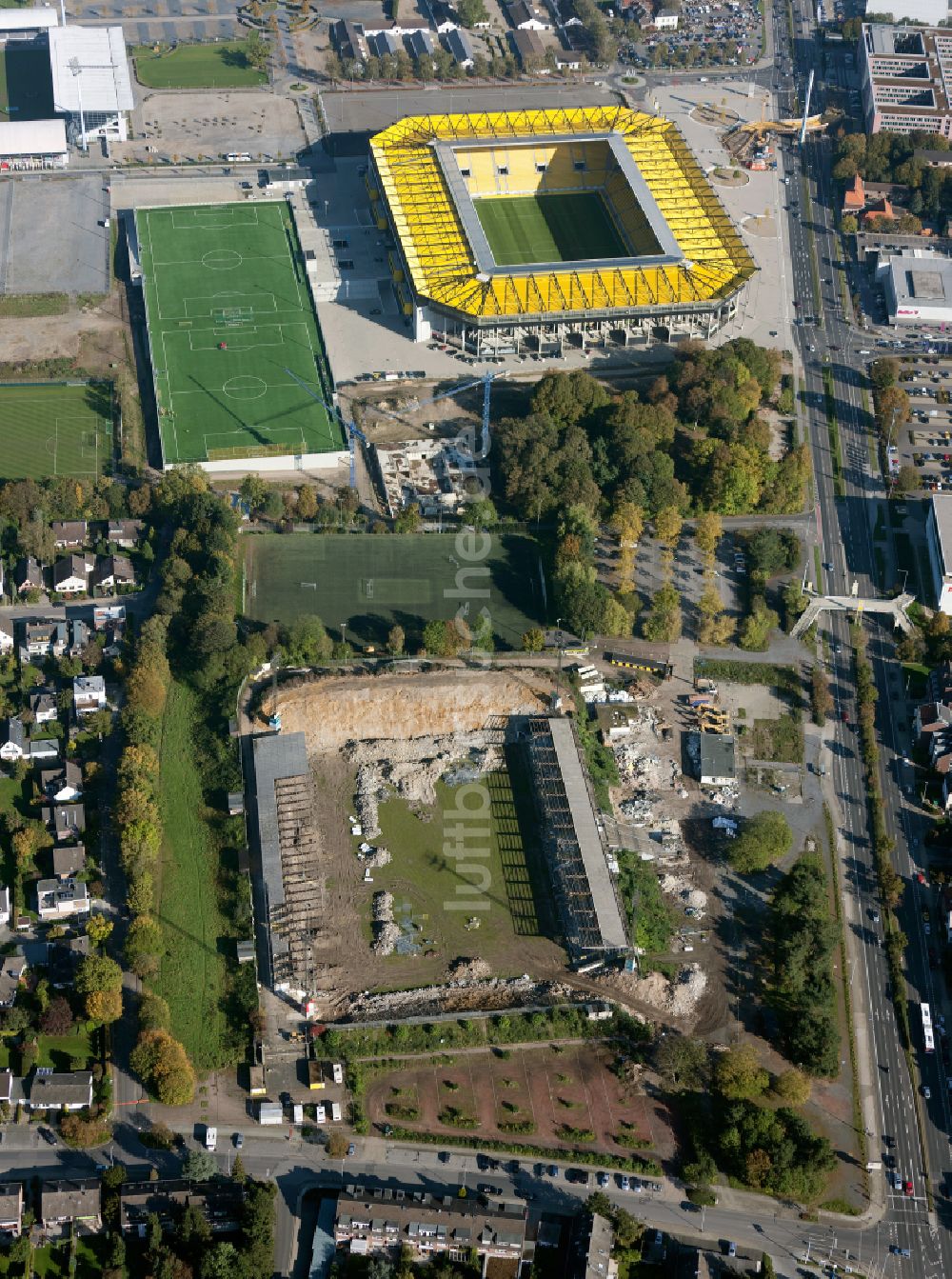 Aachen von oben - Abrißfläche und Rückbau des alten Aachener Tivoli Stadion in Aachen im Bundesland Nordrhein-Westfalen, Deutschland