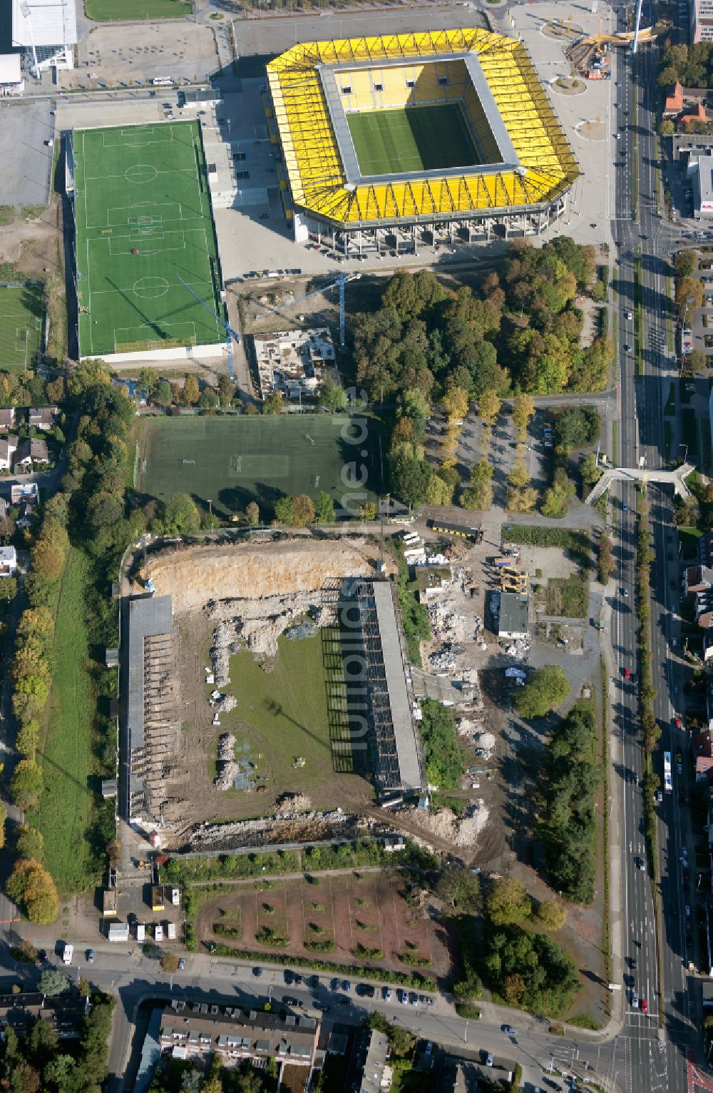 Aachen aus der Vogelperspektive: Abrißfläche und Rückbau des alten Aachener Tivoli Stadion in Aachen im Bundesland Nordrhein-Westfalen, Deutschland