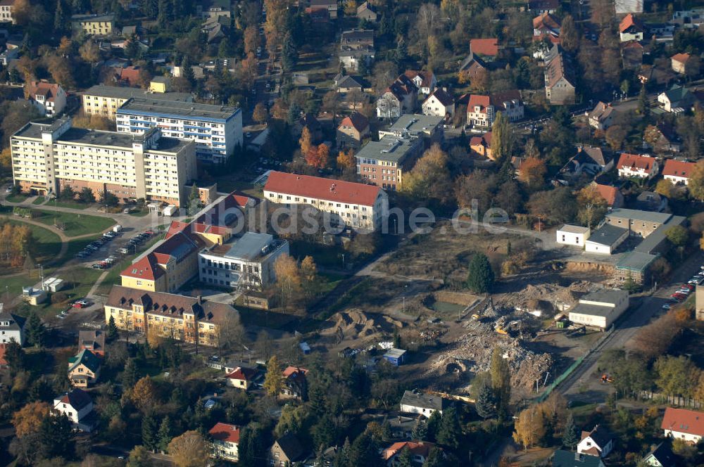 Luftaufnahme Berlin - Abrissfläche / Rückbau auf dem Gelände des Vivantes Klinikum Hellersdorf