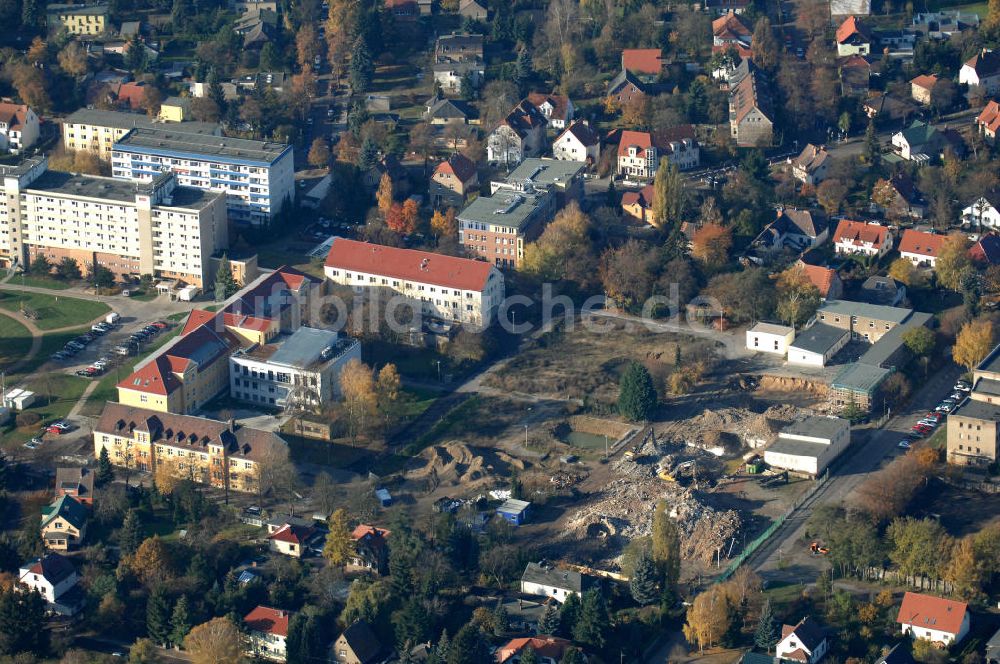 Berlin von oben - Abrissfläche / Rückbau auf dem Gelände des Vivantes Klinikum Hellersdorf