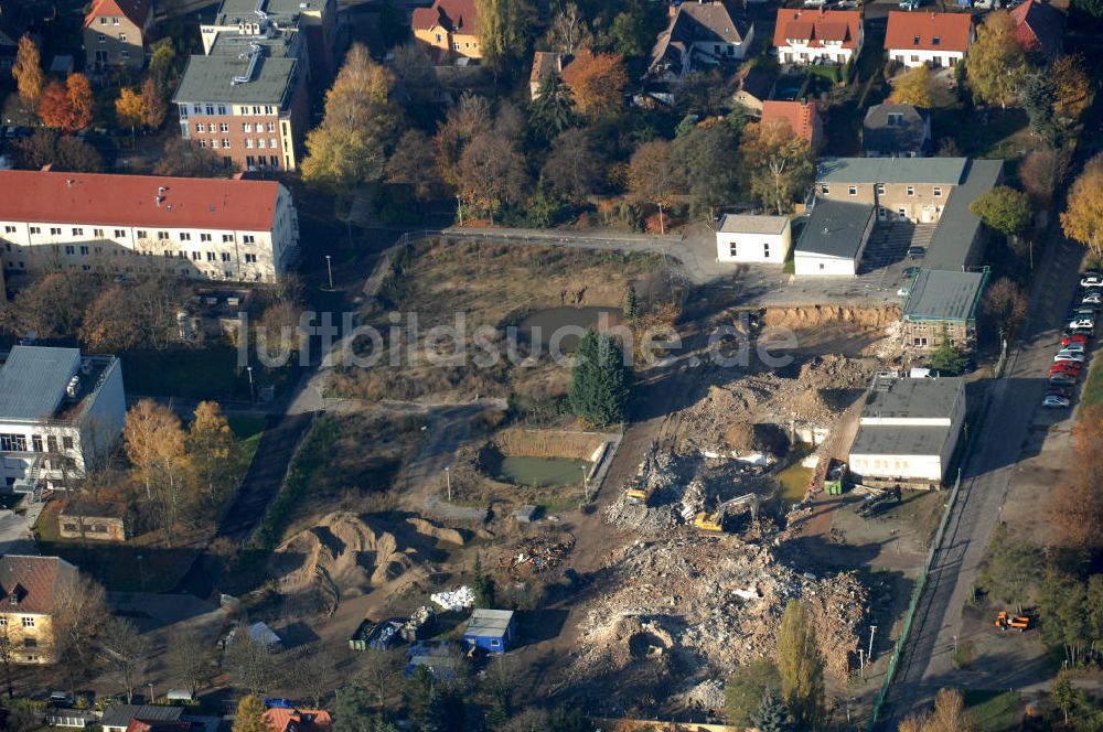 Luftbild Berlin - Abrissfläche / Rückbau auf dem Gelände des Vivantes Klinikum Hellersdorf