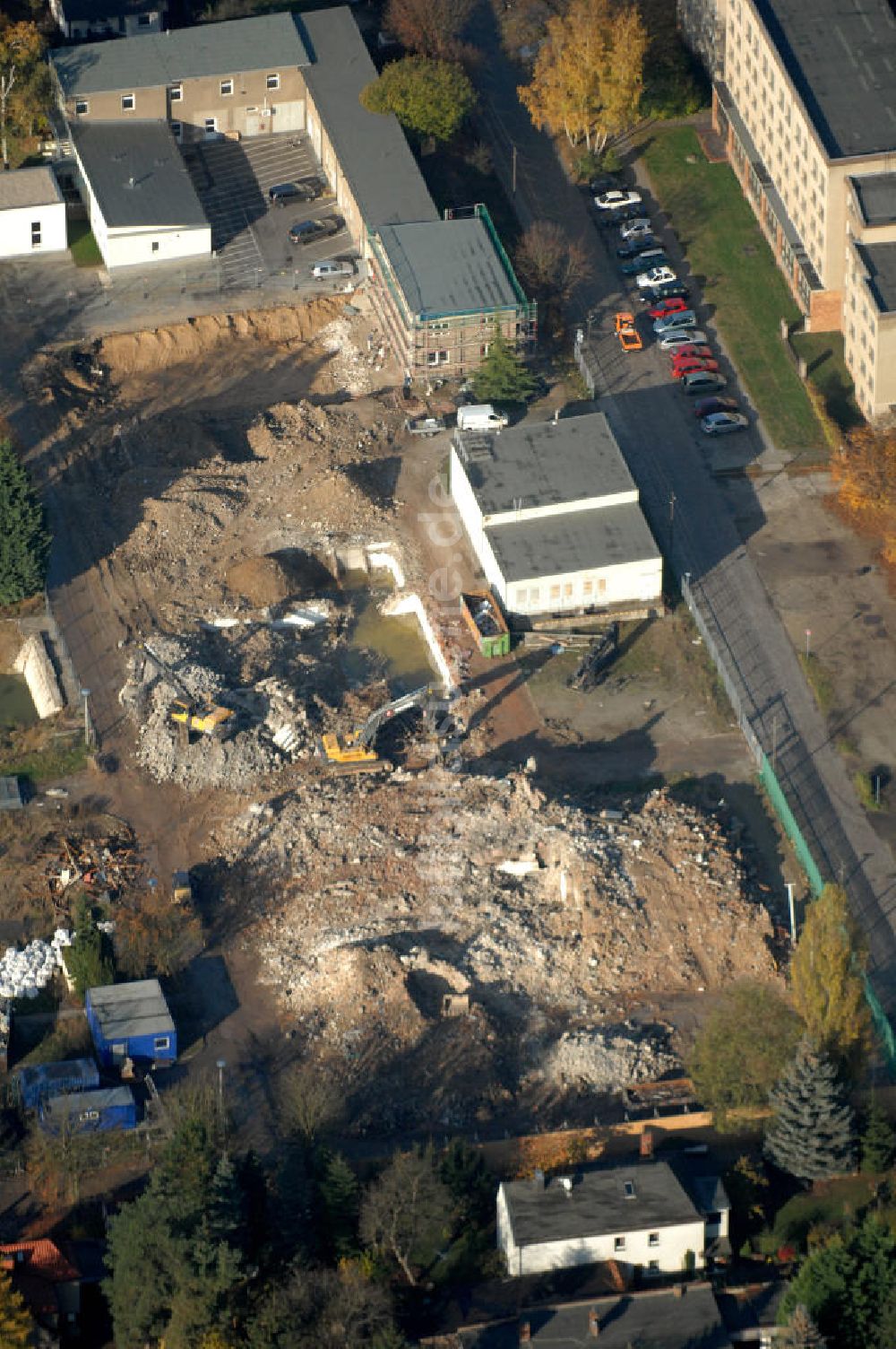 Luftaufnahme Berlin - Abrissfläche / Rückbau auf dem Gelände des Vivantes Klinikum Hellersdorf