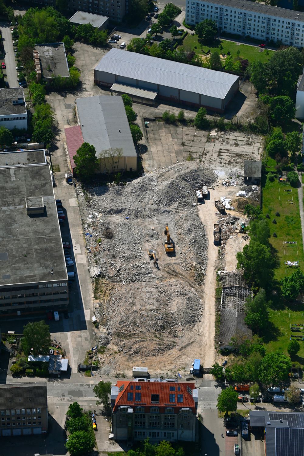 Berlin von oben - Abrißfläche und Rückbau Gewerbegebiet im Ortsteil Hohenschönhausen in Berlin, Deutschland